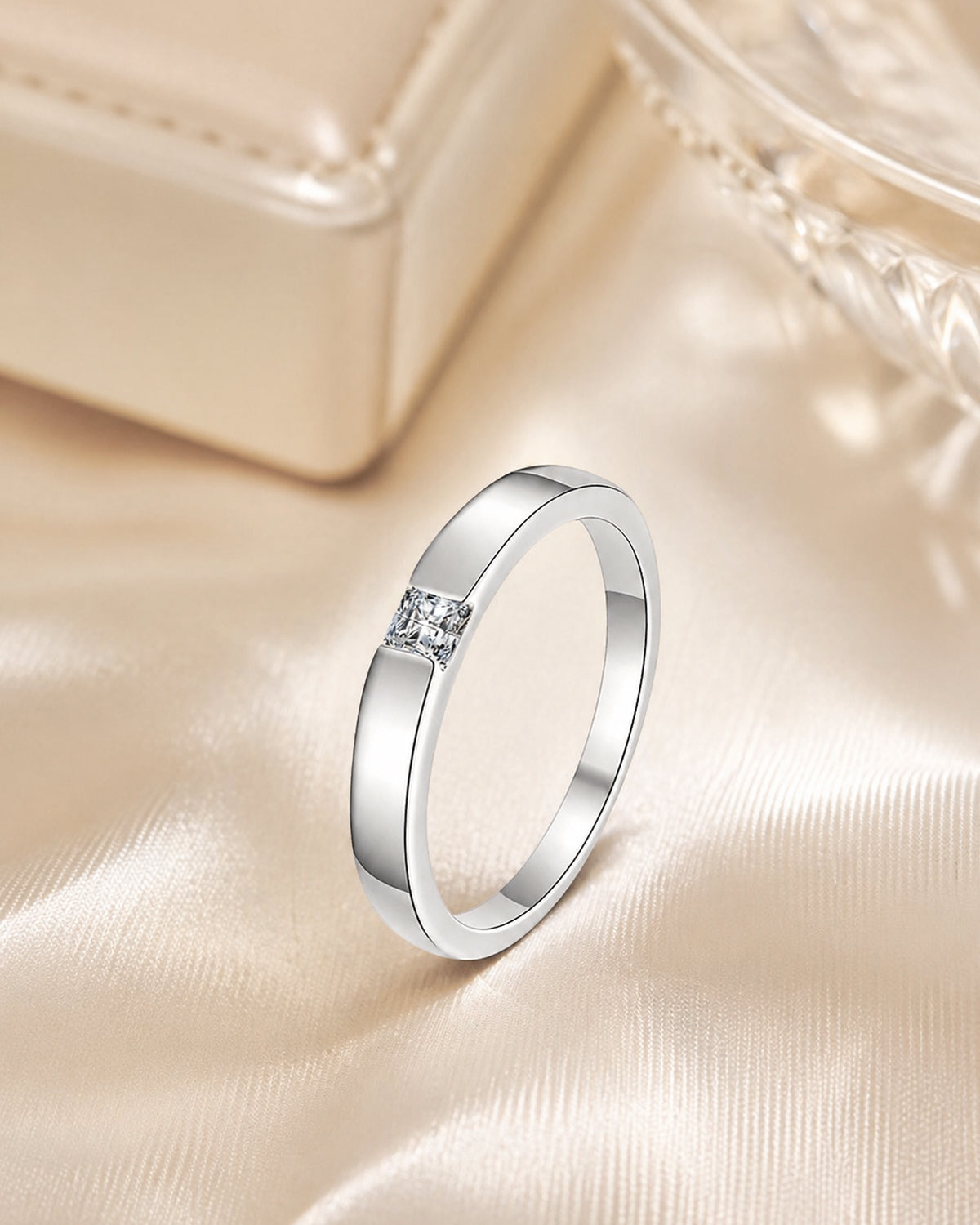 Ring „Klarversprechen“ – minimalistischer Solitär mit eckigem Stein – Silber