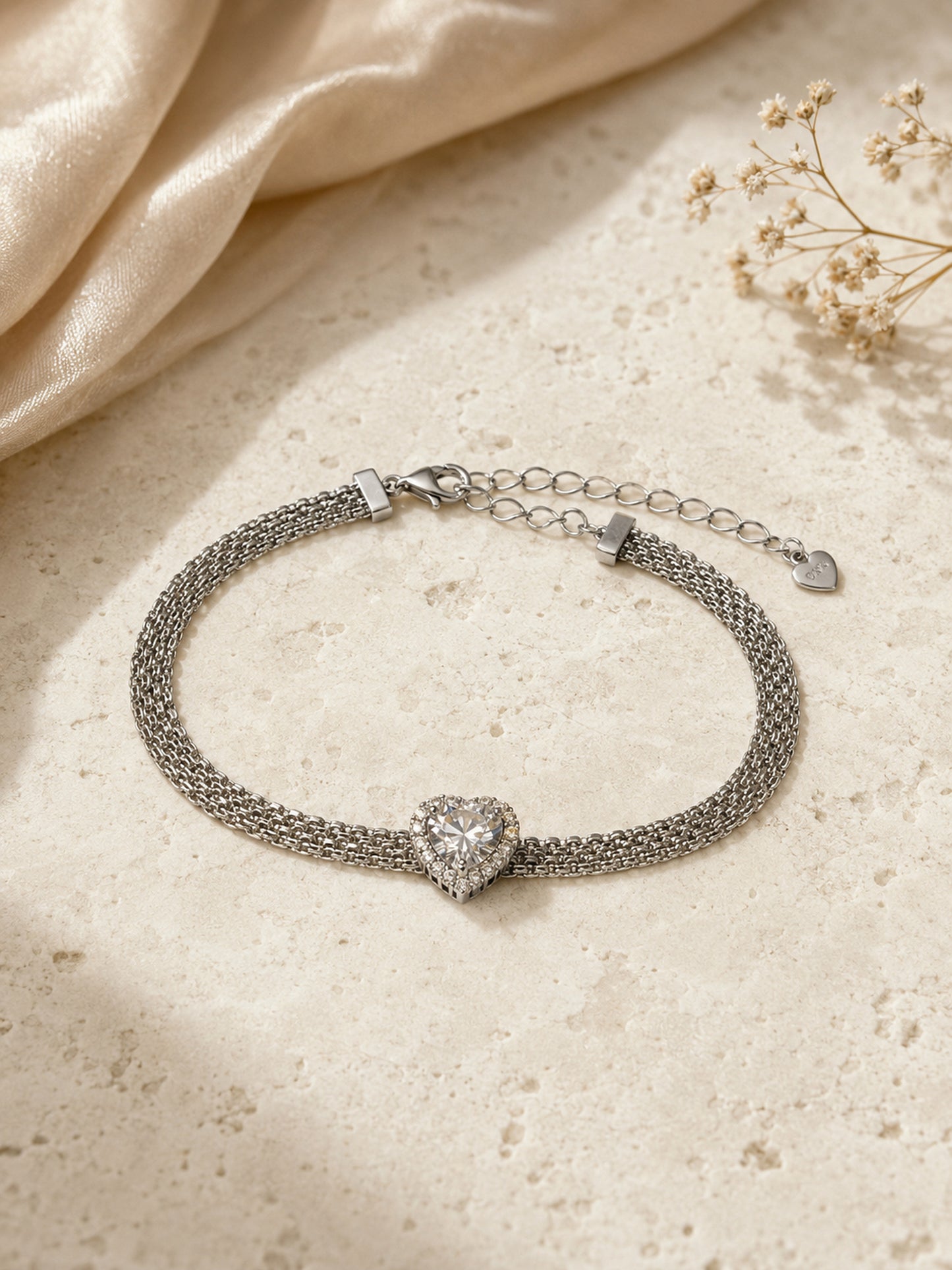 Armband „Herzfunke“ Silber – Herz-Moissanit mit Halo an feinem Armband