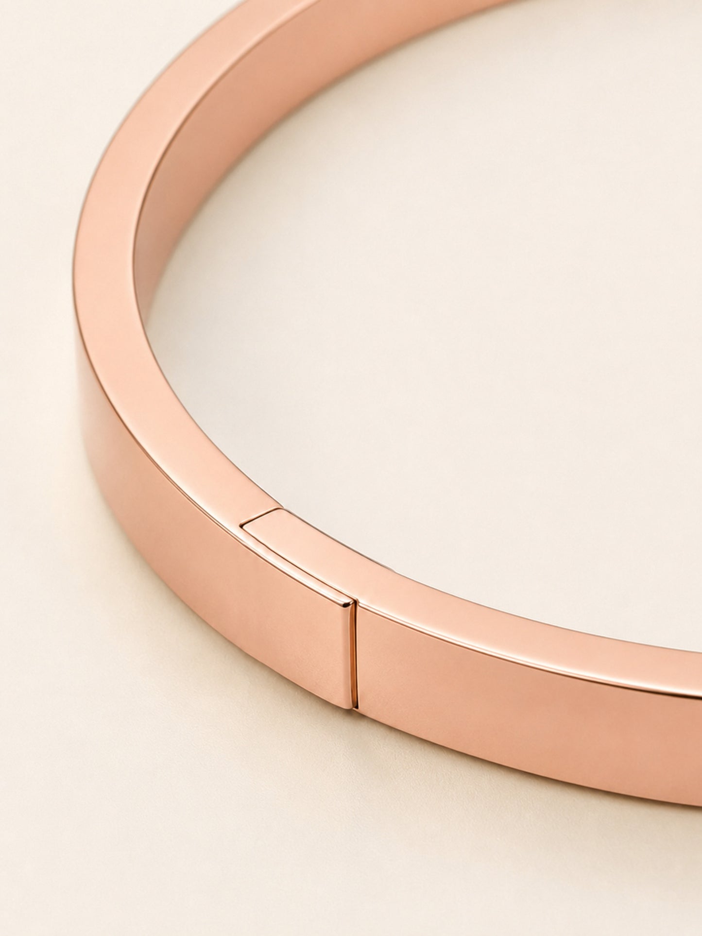 Armreif „Pure“ – Minimalistischer Edelstahl-Bangle