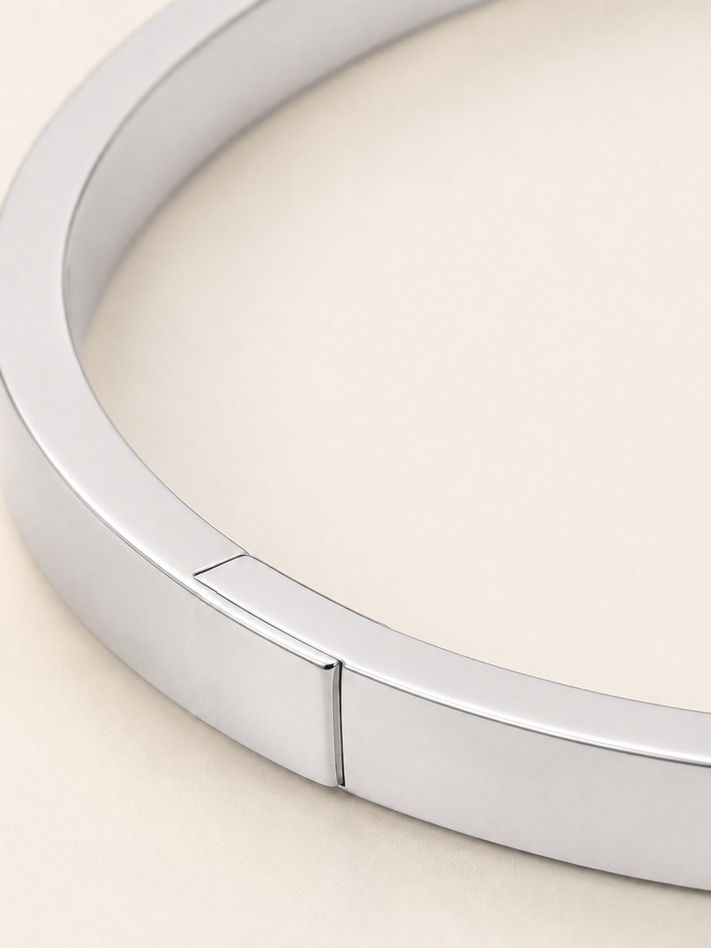 Armreif „Pure“ – Minimalistischer Edelstahl-Bangle