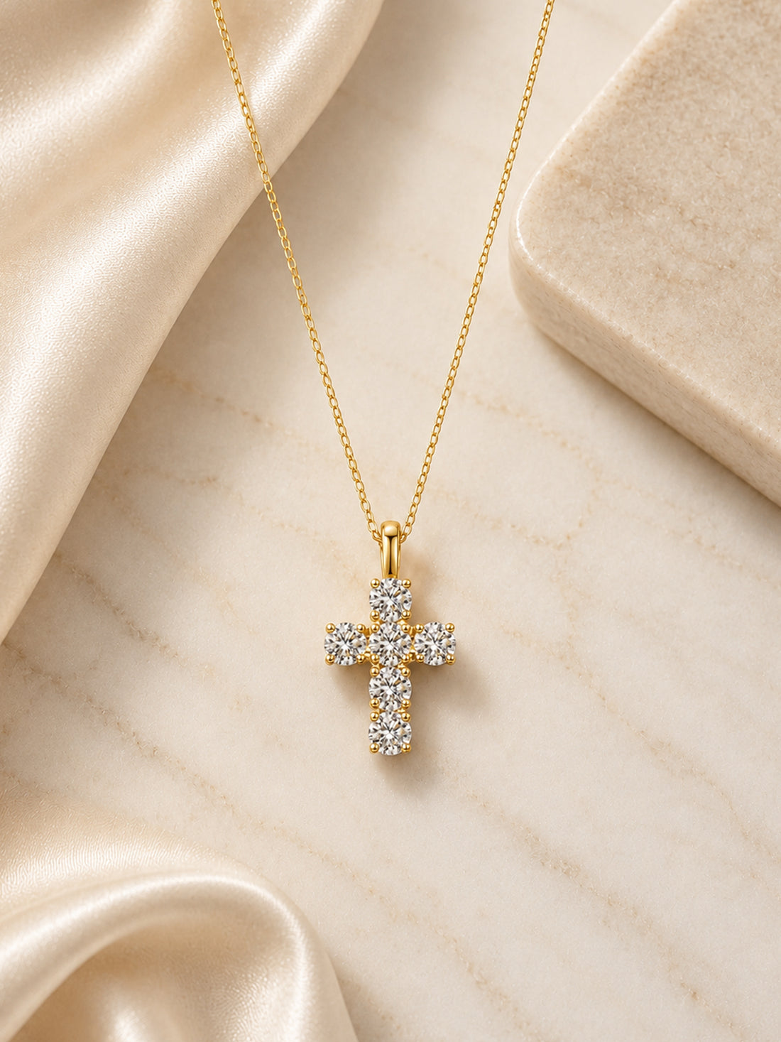 Moissanit Kreuzanhänger „Lumina Cross“ – 3 ct