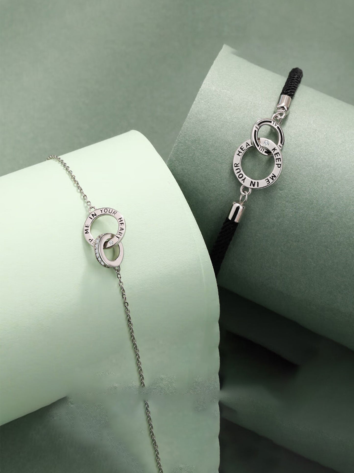 Partner-Set „Versprechen“ – Silberarmband für Frauen & schwarzes Herrenarmband mit Gravur-Charm