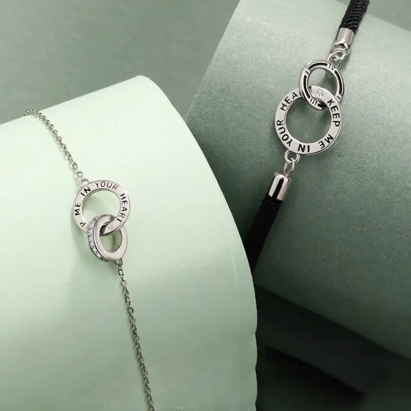 Armband „Versprechen“ – feine Silberkette mit Gravur-Charm