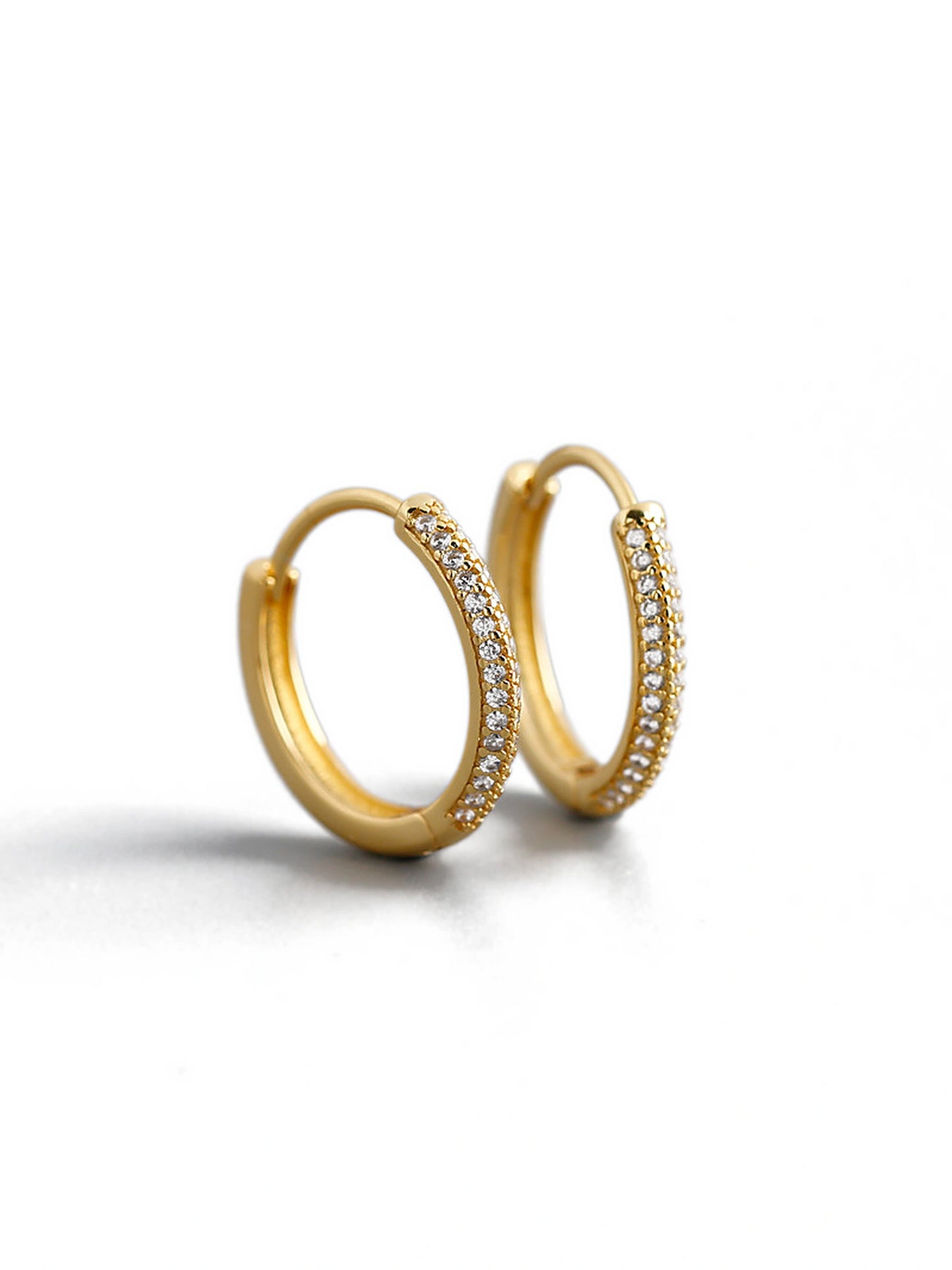 Creolen „Glitzerrand“ – zartes Zirkonia-Pavé, elegant