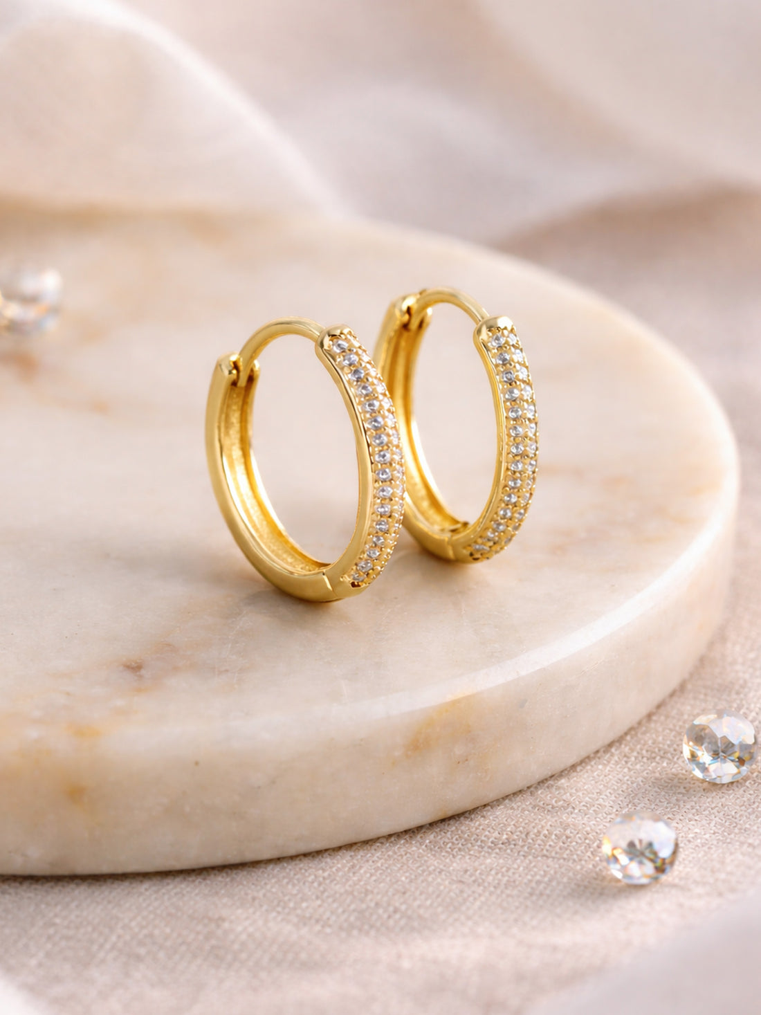 Creolen „Glitzerrand“ – zartes Zirkonia-Pavé, elegant – 925 Sterling Silber