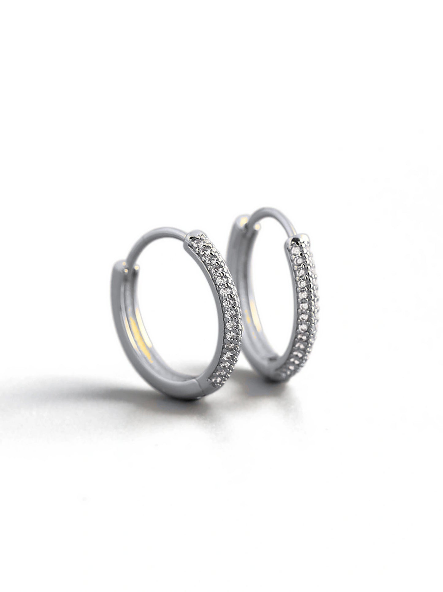 Creolen „Glitzerrand“ – zartes Zirkonia-Pavé, elegant