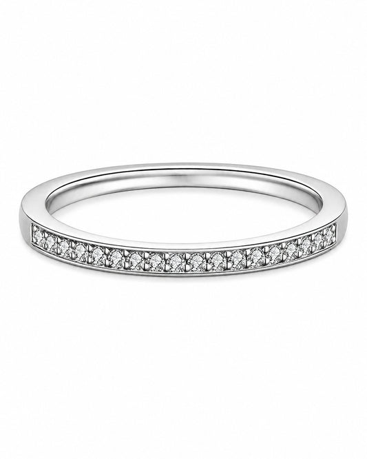 Ring „Sternenlinie“ – zarter Pavé-Ring mit feinem Moissanit-Funkeln – Silber