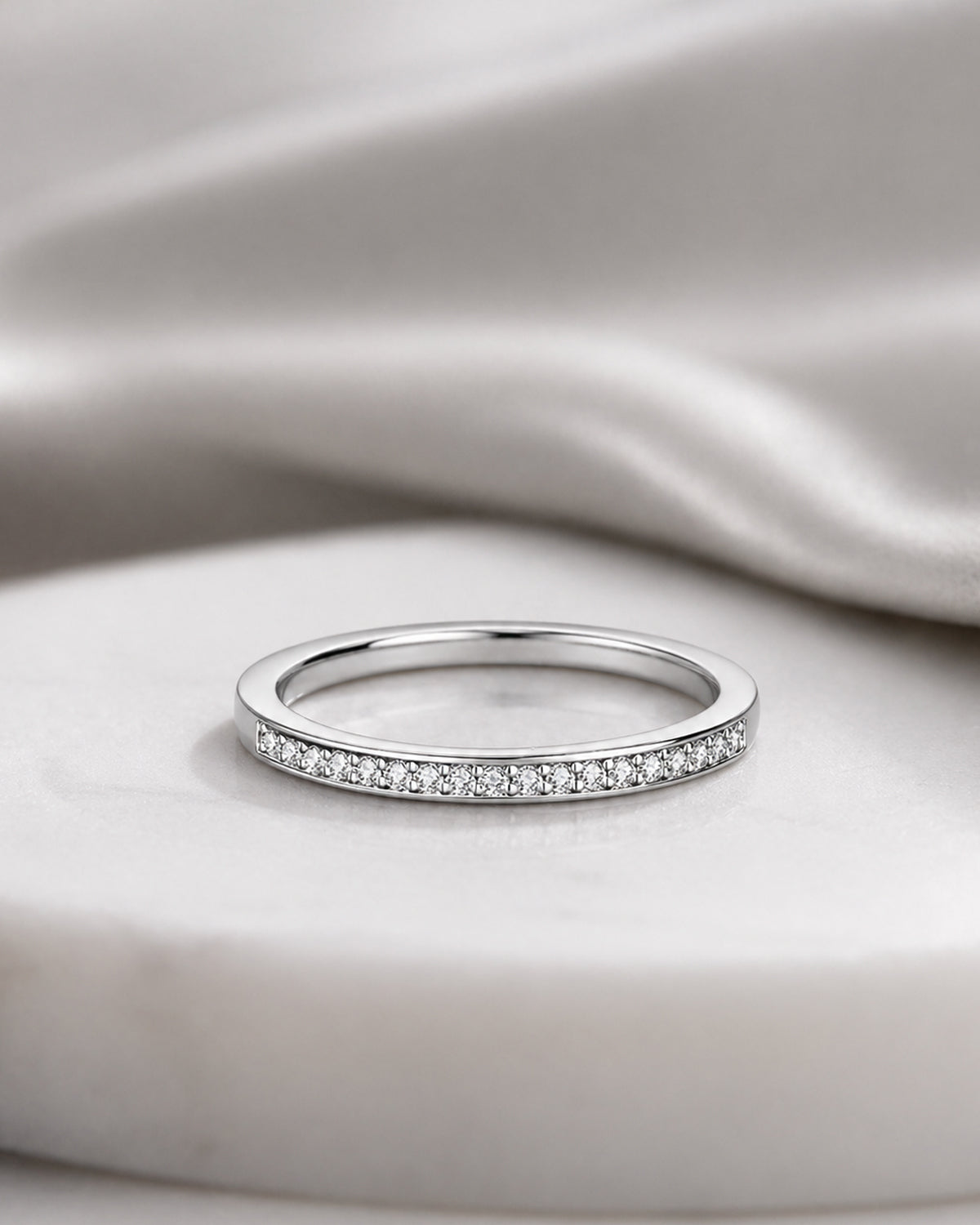 Ring „Sternenlinie“ – zarter Pavé-Ring mit feinem Moissanit-Funkeln – Silber
