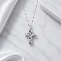 Moissanit Kreuzanhänger „Lumina Cross“ – 3 ct Silber
