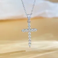 Moissanit-Anhänger Kreuz 1,2ct