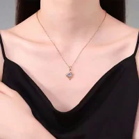 Moissanit Anhänger „Twist“ 1ct