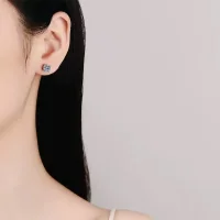 Moissanit Ohrstecker „Classic 4-Krappen“ 1 ct