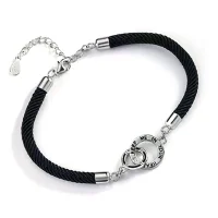 Partner-Set „Versprechen“ – Silberarmband für Frauen & schwarzes Herrenarmband mit Gravur-Charm
