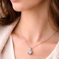 Kette „Leiser Funke“ – zarter Zirkonia-Anhänger, klar & schlicht – Silber