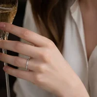 Ring „Sternenlinie“ – zarter Pavé-Ring mit feinem Moissanit-Funkeln – Silber
